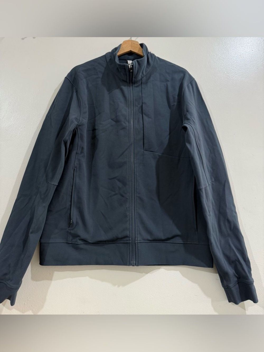 lululemon athletica Men's Lightweight Full-Zip Jacket in Charcoal